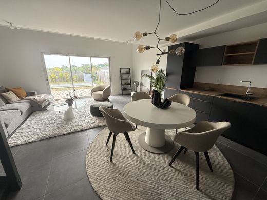 Luxury home in Artigues-près-Bordeaux, Gironde