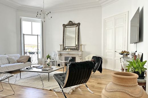 Apartment in Nîmes, Gard