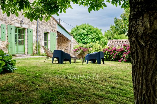 Luxury home in Niort, Deux-Sèvres