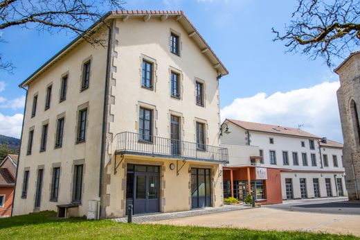 Luxe woning in Le Brugeron, Puy-de-Dôme