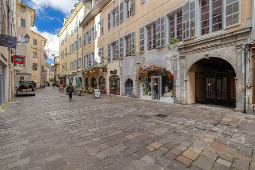 Apartment / Etagenwohnung in Chambéry, Savoy