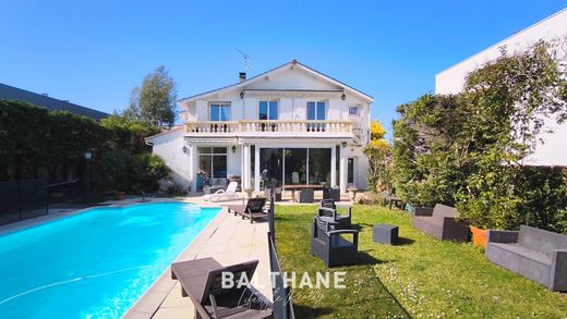 Luxury home in Le Bouscat, Gironde
