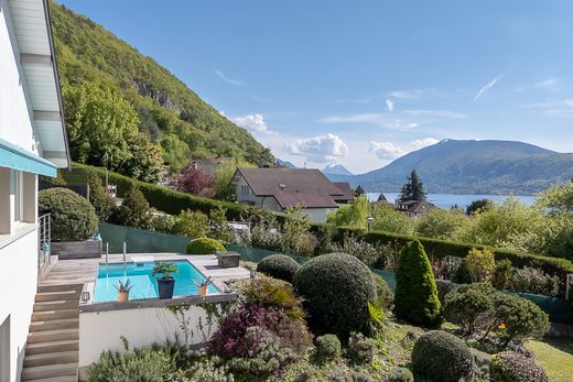 Villa in Annecy-le-Vieux, Haute-Savoie