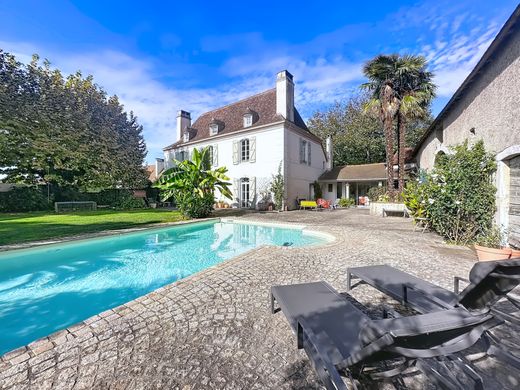 Casa di lusso a Lescar, Pirenei atlantici