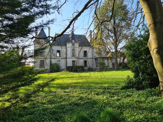 Casa di lusso a Mauzé-sur-le-Mignon, Deux-Sèvres