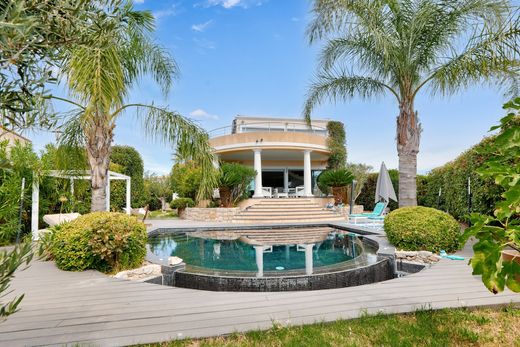 Villa in Saint-Laurent-du-Var, Alpes-Maritimes