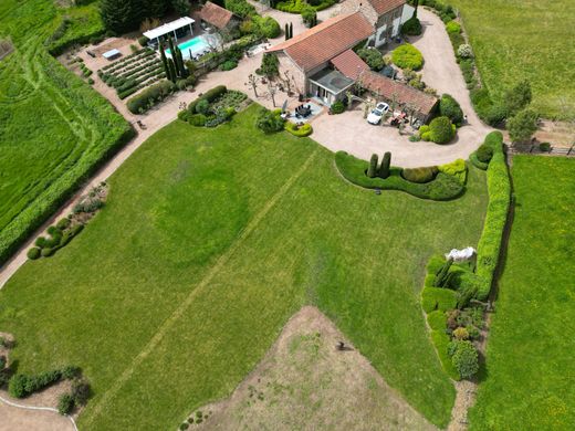 Элитный дом, Montaiguët-en-Forez, Allier