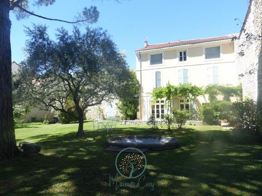 Luxury home in Saint-Paul-Trois-Châteaux, Drôme