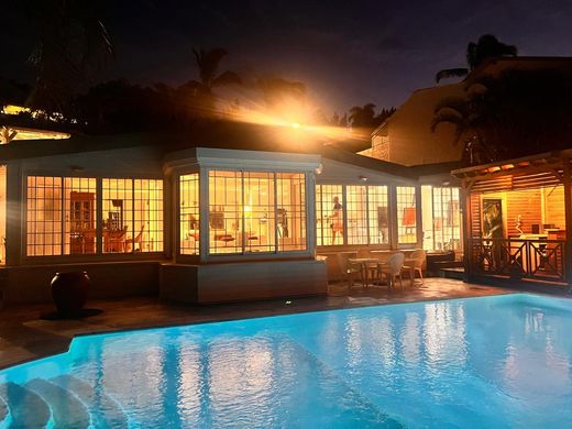 Luxe woning in Saint-Denis, Réunion