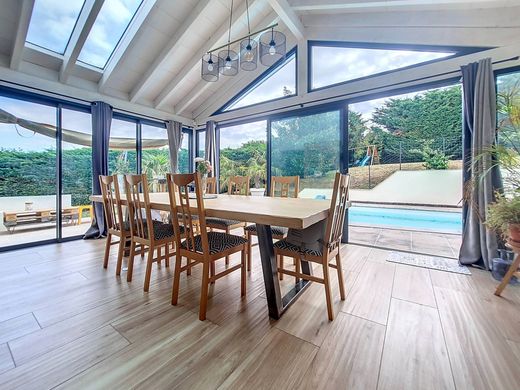 Luxury home in Ternay, Rhône