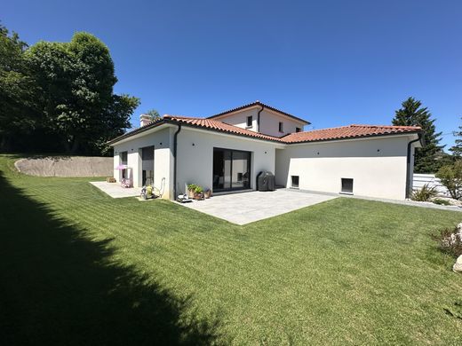 Вилла, Jardin, Isère