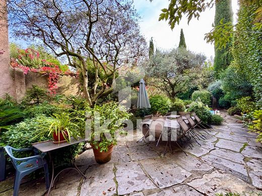 Casa di lusso a Orange, Vaucluse