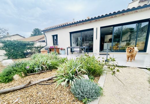 Luxe woning in Morières-lès-Avignon, Vaucluse