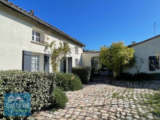Luxury home in Arsac, Gironde