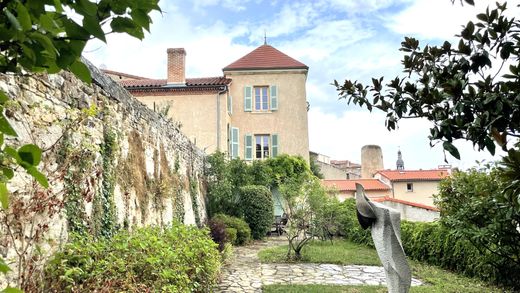 Luxus-Haus in Billom, Puy-de-Dôme