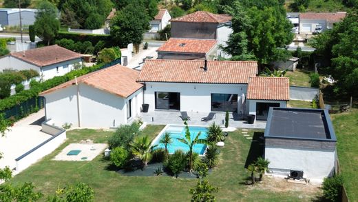 Casa de lujo en Saint-Médard, Charenta