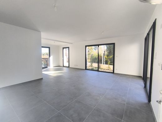 Apartment / Etagenwohnung in Six-Fours-les-Plages, Var