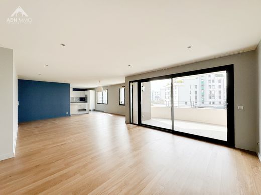 Apartment in Saint-Genis-Pouilly, Ain