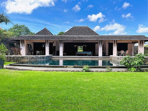 Luxury home in Tamarin, Black River District