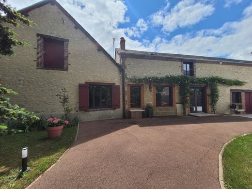Luxury home in La Chapelle-sur-Aveyron, Loiret