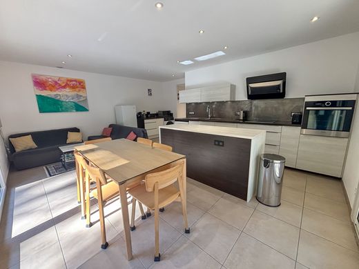 Apartment in Brides-les-Bains, Savoy