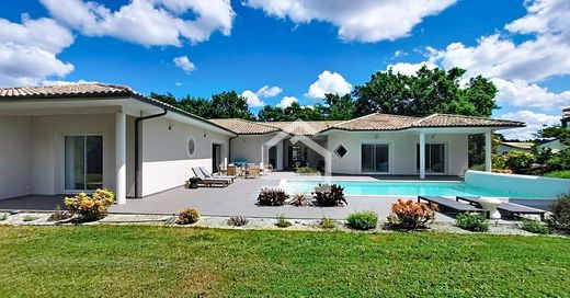 Luxus-Haus in Hourtin, Gironde