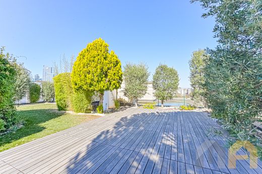 Apartment in Neuilly-sur-Seine, Hauts-de-Seine
