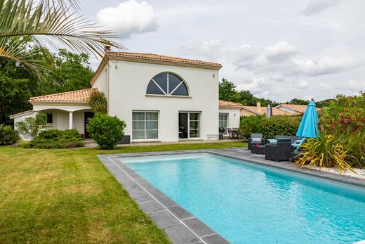 Luxury home in Saint-Sulpice, Gironde