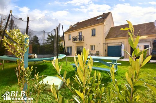 Luxury home in Les Essarts-le-Roi, Yvelines