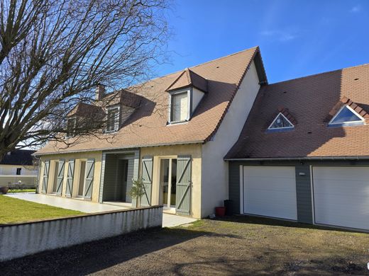 Luxury home in Saint-Georges-sur-Baulche, Yonne