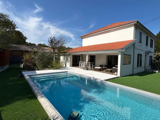 Luxury home in Salles, Gironde