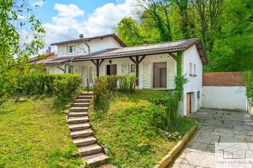 Casa de lujo en Valserhône, Ain