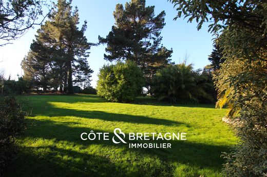 Land in Plouha, Côtes-d'Armor