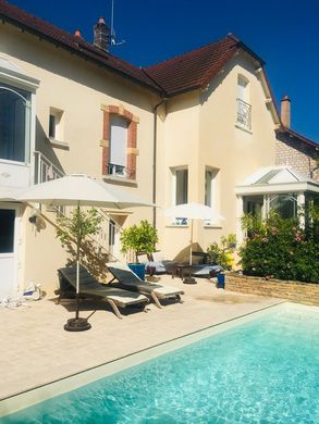 Luxury home in Nuits-Saint-Georges, Cote d'Or