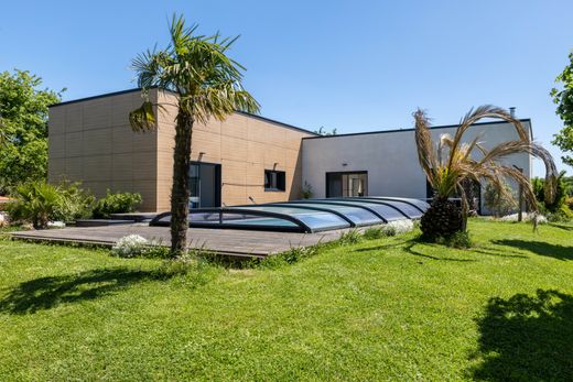 Luxury home in Orléat, Puy-de-Dôme