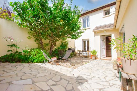 Luxury home in Nanterre, Hauts-de-Seine