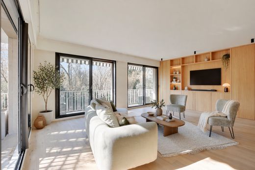 Apartment in Champs-Elysées, Madeleine, Triangle d’or, Paris