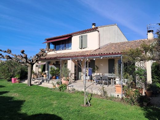 Villa in Pernes-les-Fontaines, Vaucluse