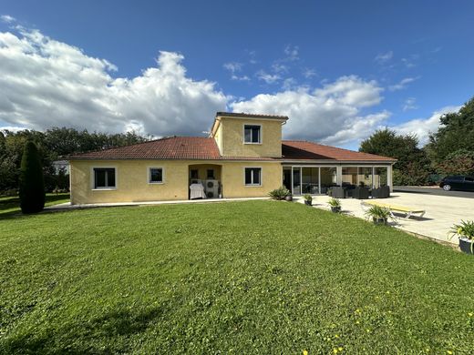 Luxury home in Serbannes, Allier