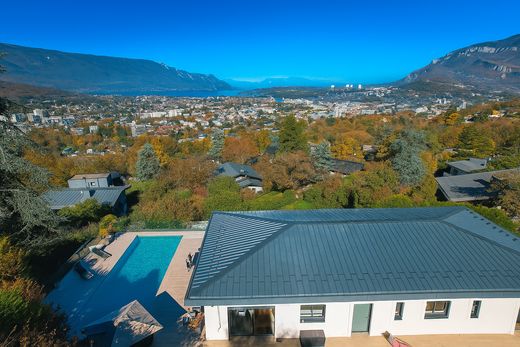 Villa Jacob-Bellecombette, Savoy