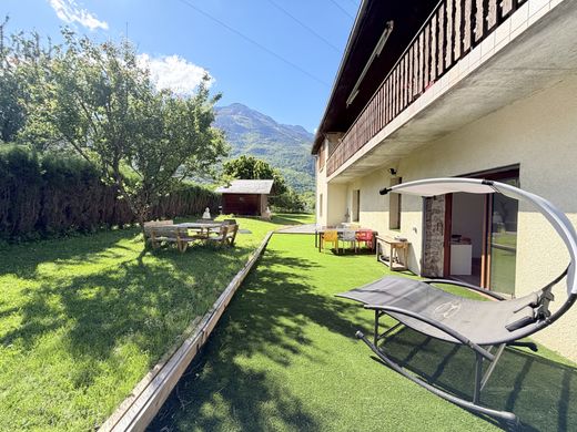 Casa di lusso a Sainte-Marie-de-Cuines, Savoia