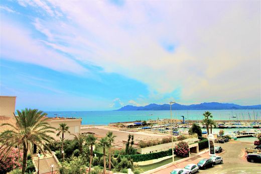 Apartment / Etagenwohnung in Cannes, Alpes-Maritimes
