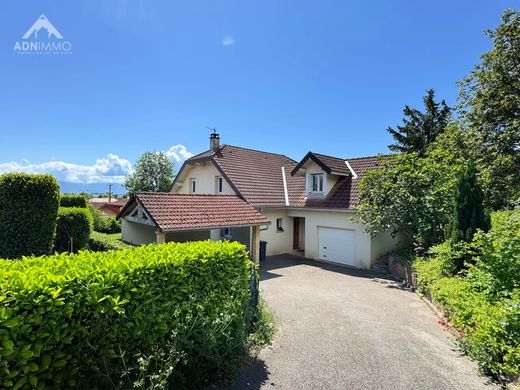 Casa de lujo en Thoiry, Ain