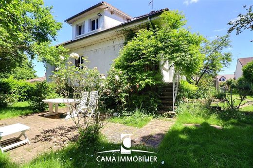 Luxury home in Fontenay-le-Fleury, Yvelines