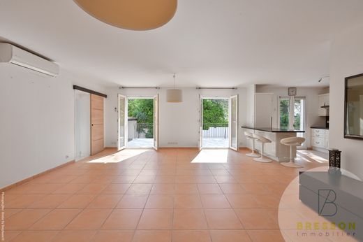 Villa a Aubagne, Bocche del Rodano