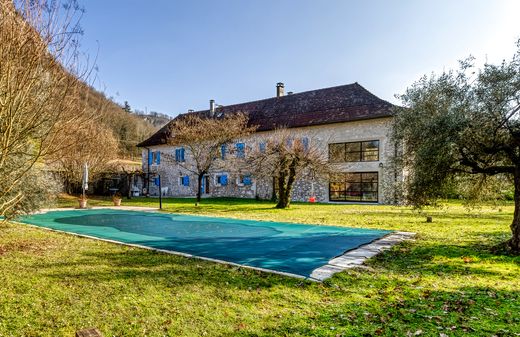 Casa di lusso a Yenne, Savoia