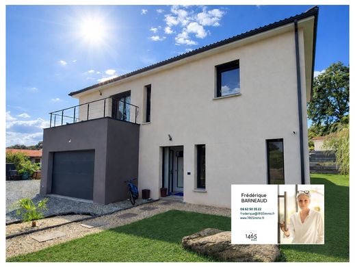 Villa in Chanat-la-Mouteyre, Puy-de-Dôme