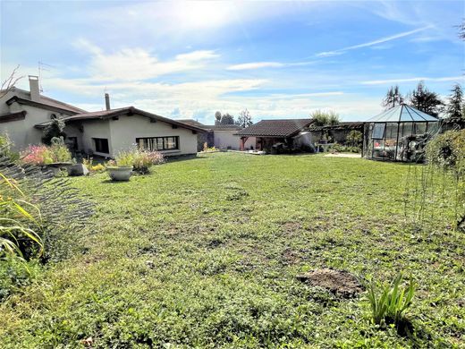 Luxus-Haus in Saint-Cyr-au-Mont-d'Or, Rhône