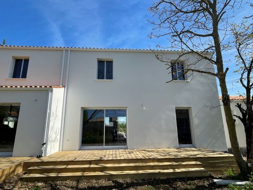 Luxe woning in Lagord, Charente-Maritime
