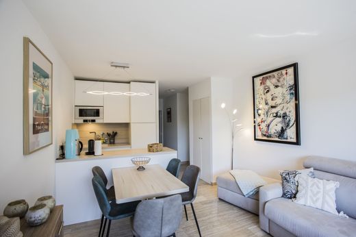 Apartment / Etagenwohnung in Mandelieu-la-Napoule, Alpes-Maritimes